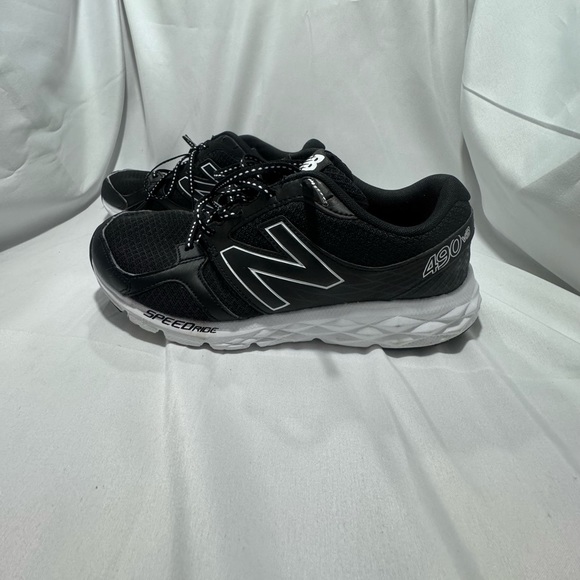 NEW BALANCE MEN’S 490 V3 SPEED RIDE SHOES. BLACK/WHITE GREAT CONDITION. SIZE 9.5 - Picture 1 of 8